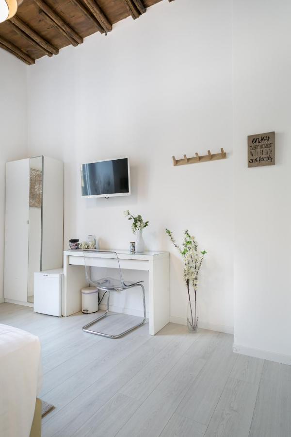 White Ostilia Guesthouse Rzym Zewnętrze zdjęcie